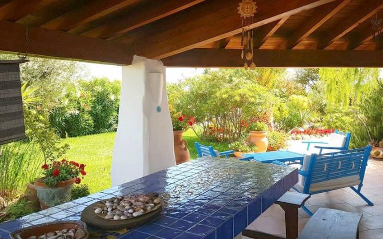 vacation rental with garden orosei