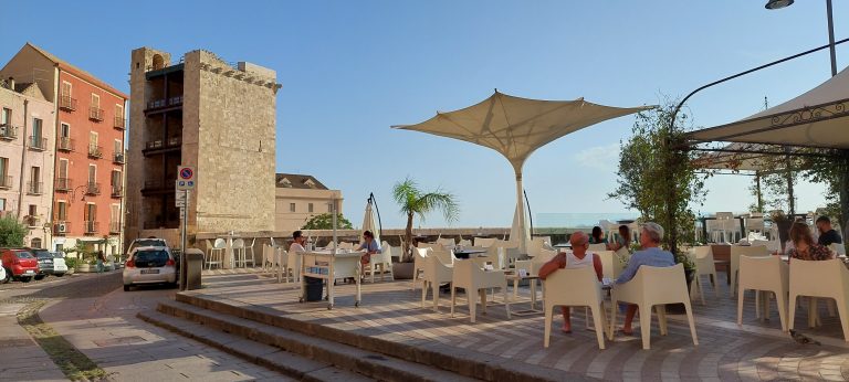 cagliari castello avec bar