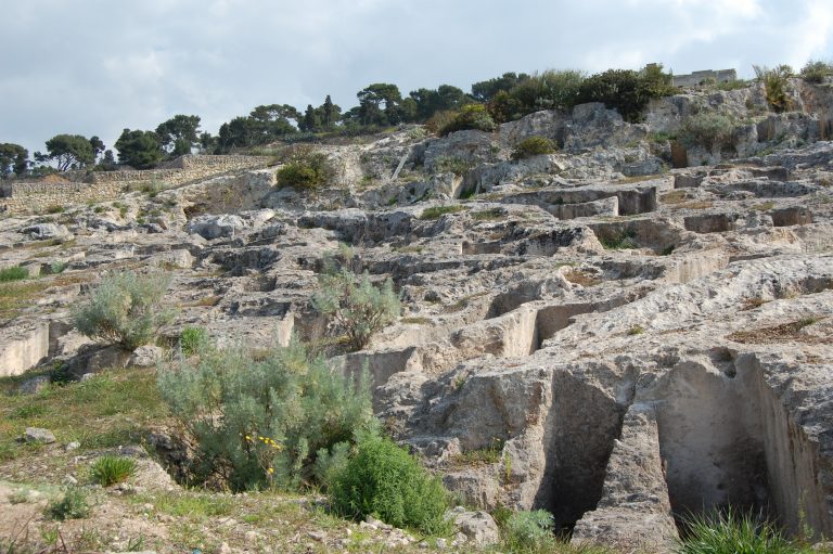 La nécropole de Tuvixeddu à Cagliari, en Sardaigne