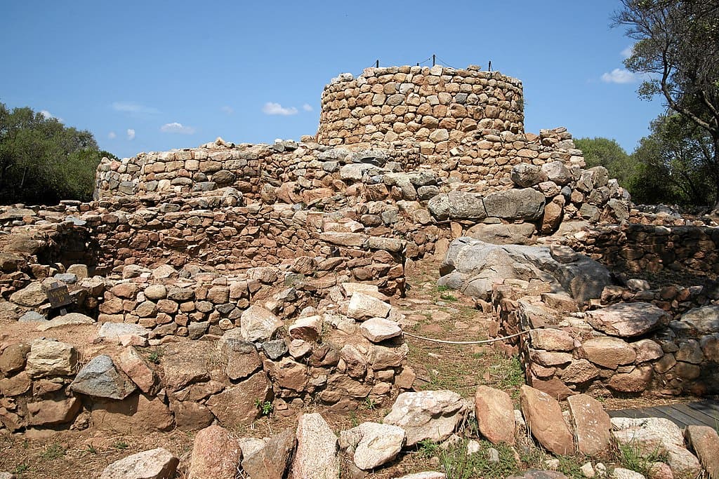 nuraghe sardinien archaeologie