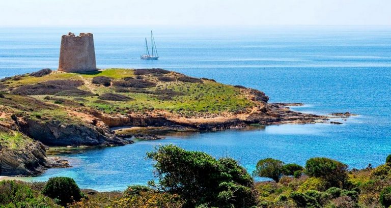 Exklusive Kurzzeit-Charter mit Skipper in Südsardinien Sardinia Natour