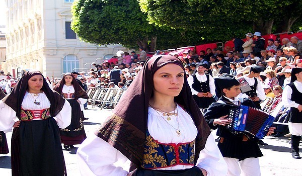 traditional costumes sant efisio