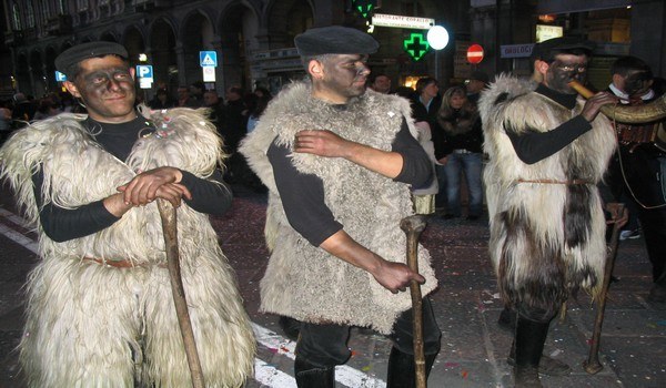 mamuthones maskers cagliari