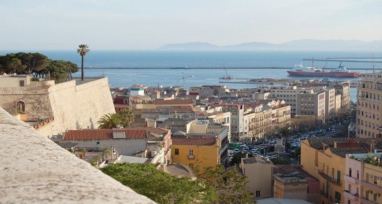 vista dal quartiere castello in direzione mare e porto
