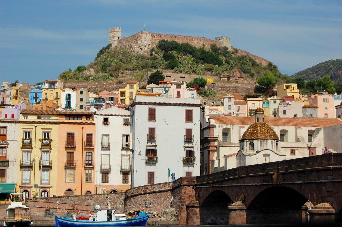 *Städtereise Bosa<br/>Ein malerisches Borgo Sardinia Natour