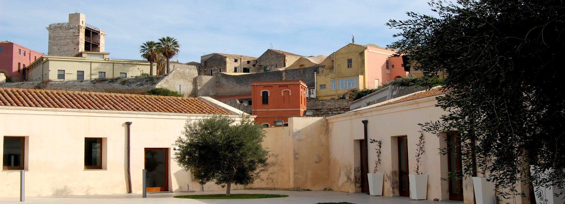 hotel holiday inn cagliari sardinia