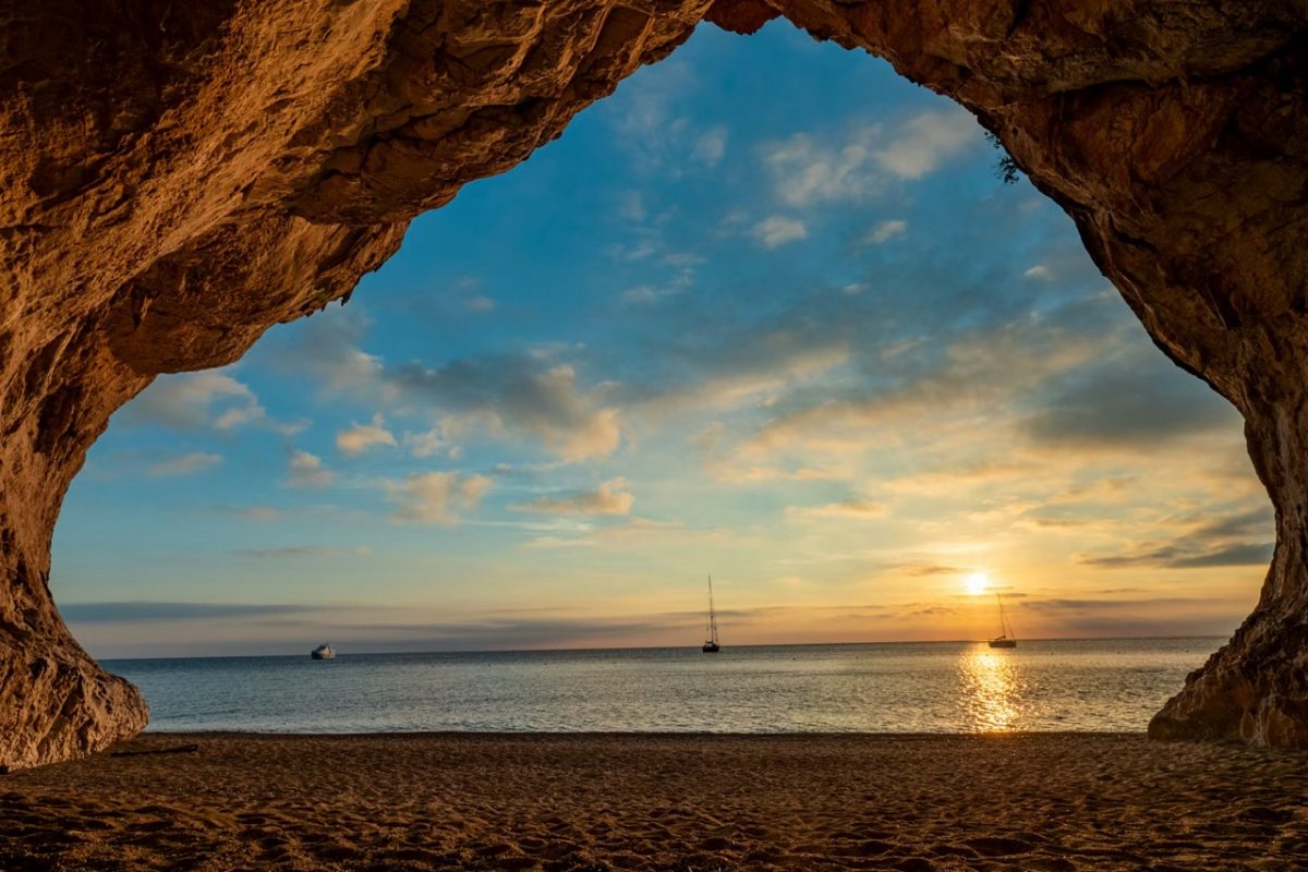 tramonto al mare in sardegna fuori stagione